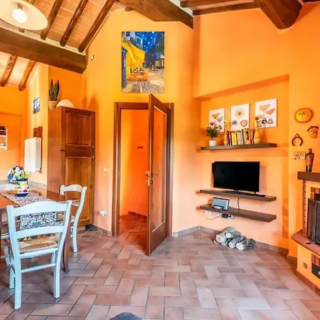 With Jacuzzi And Views Of The Tuscan Hills Appartement